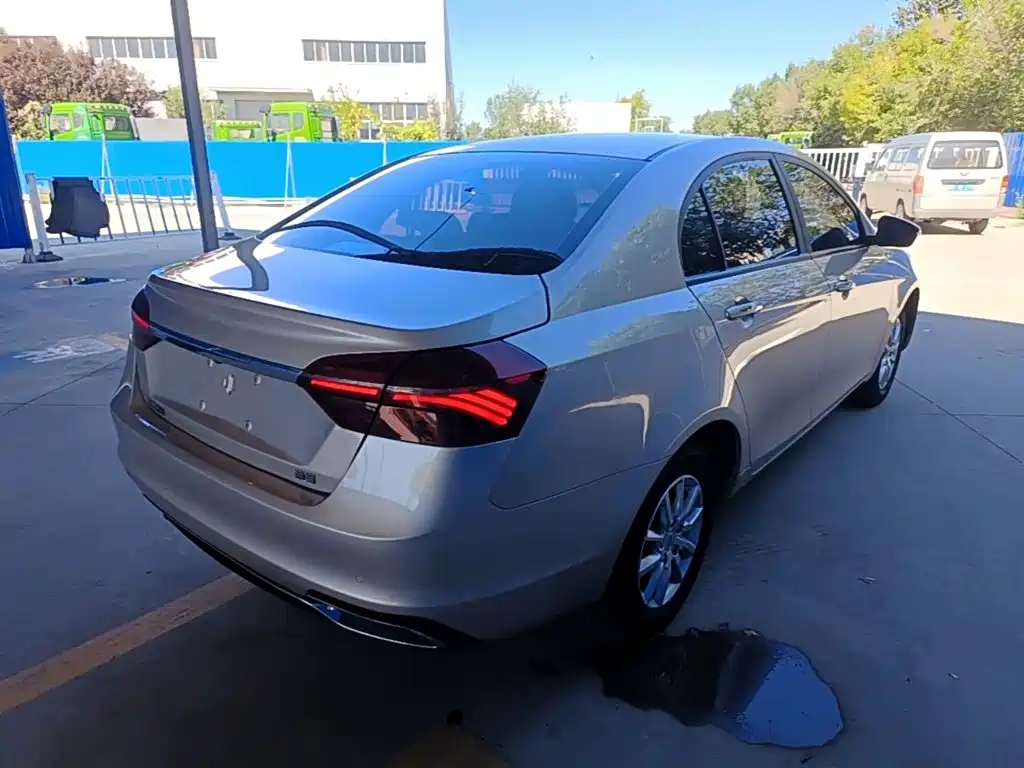 Geely Emgrand — миниатюра 7