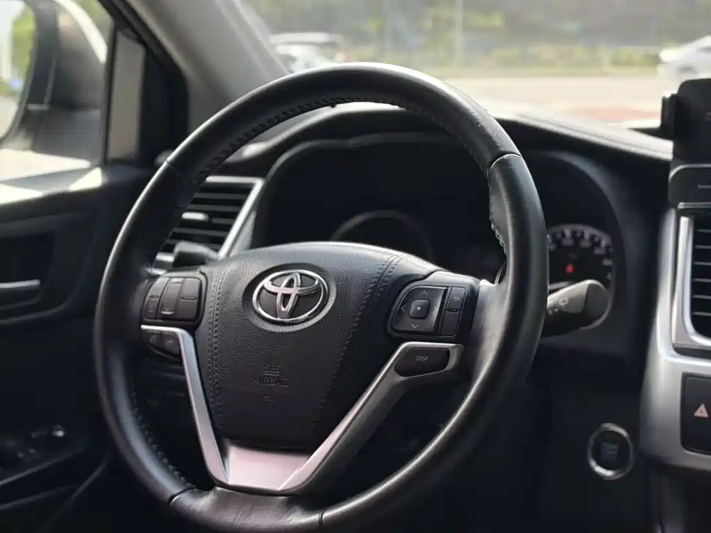 Toyota Highlander — миниатюра 9