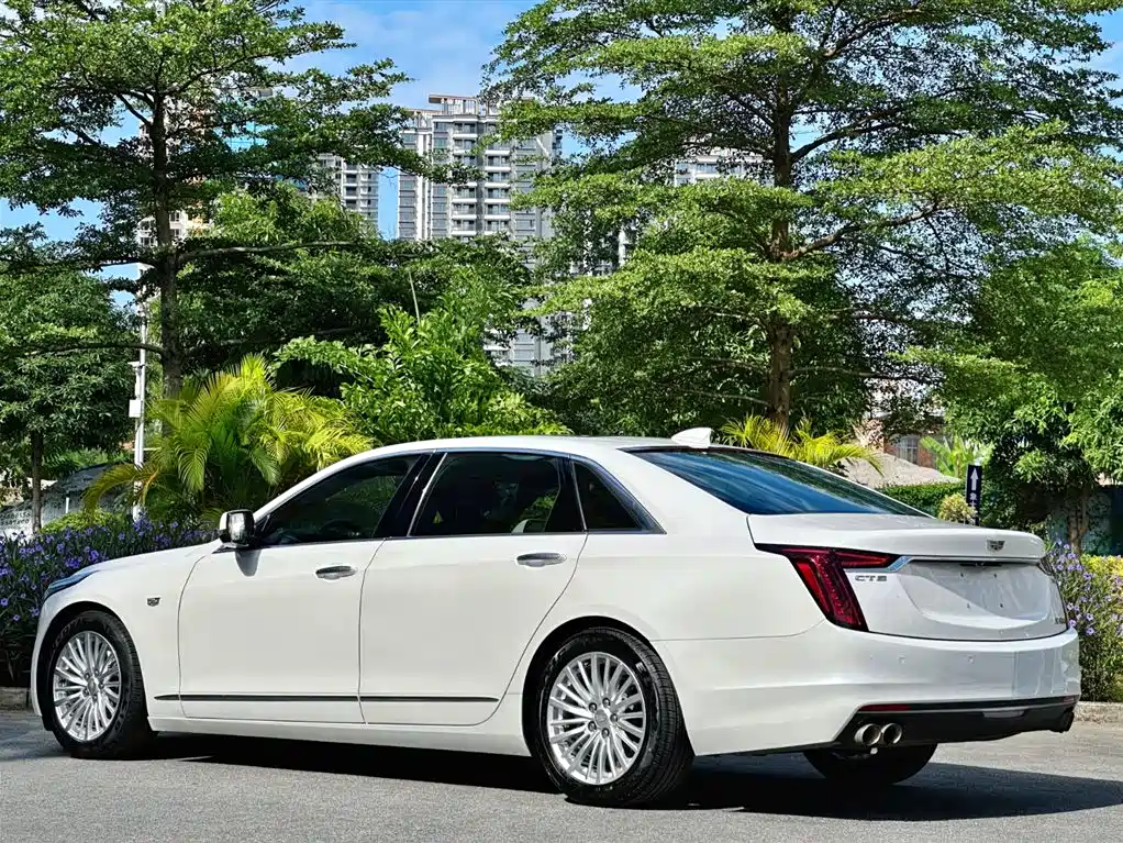CADILLAC CT6