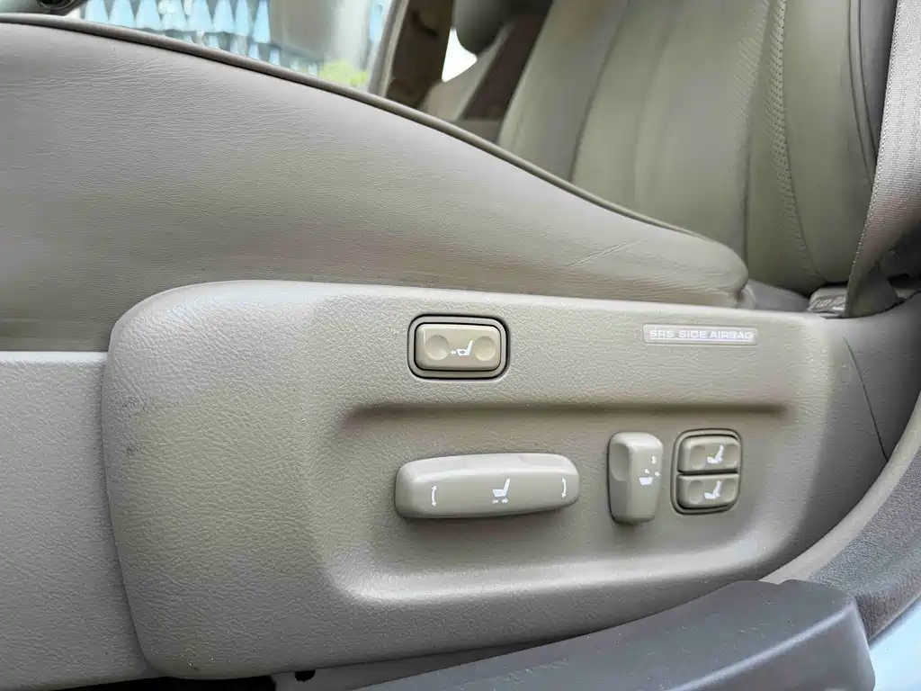 Lexus LS — миниатюра 12