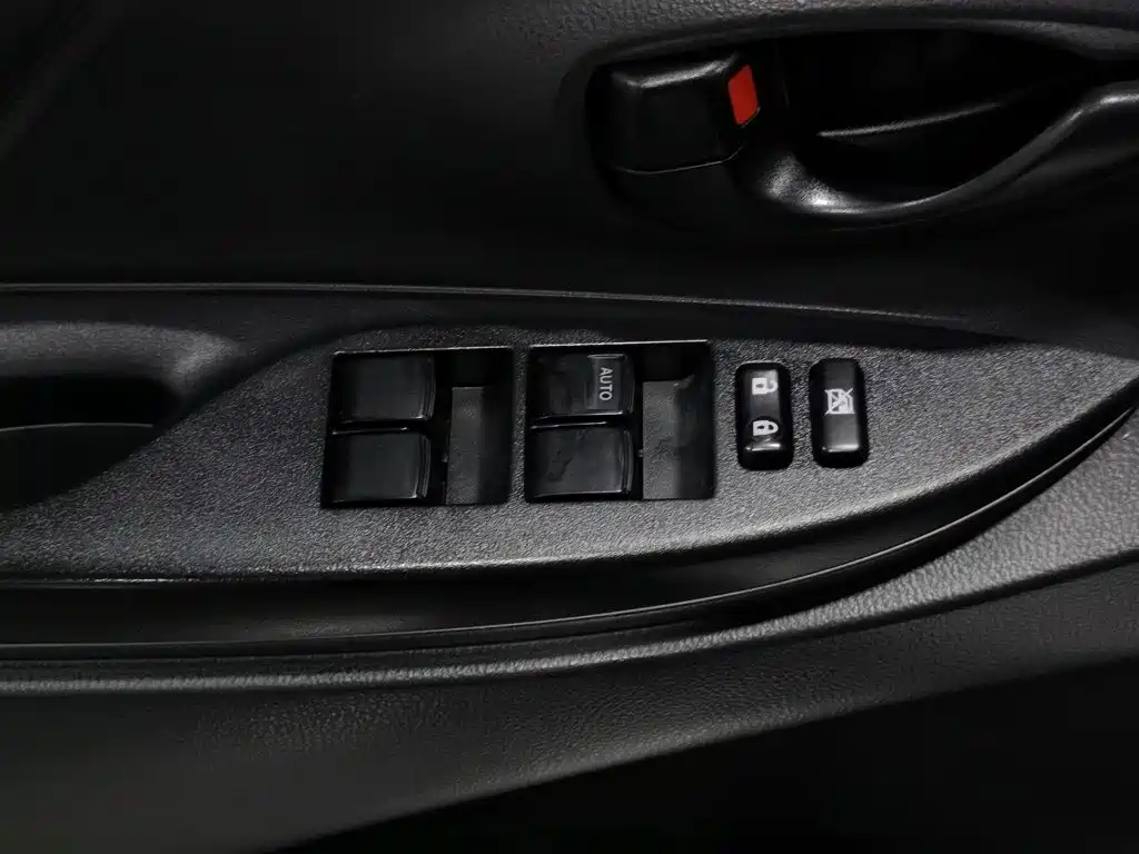 Toyota Yaris L — миниатюра 9