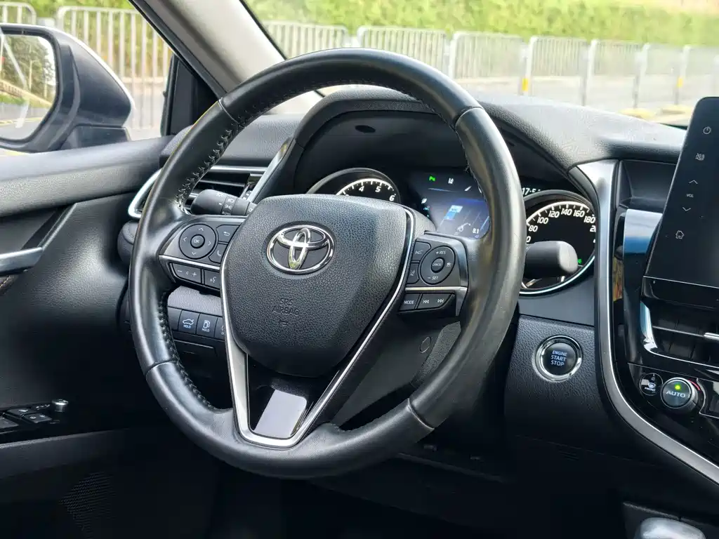 Toyota Camry — миниатюра 10