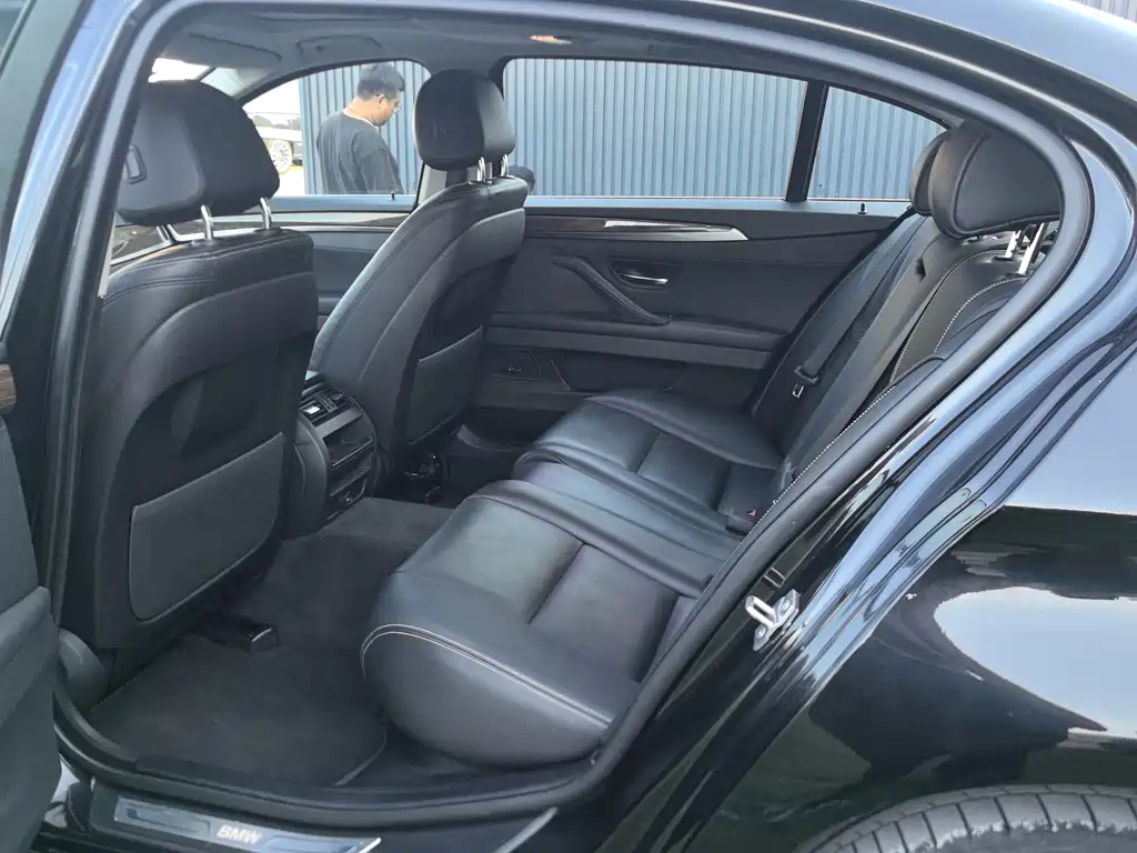 BMW 5 Series — миниатюра 9