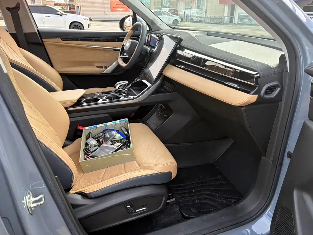 Geely Boyue L L 2023 1.5TD DCT Luxury