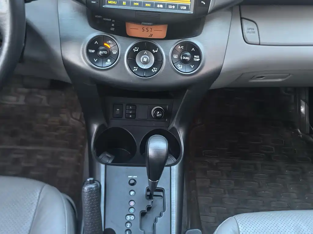 Toyota RAV4 — миниатюра 10