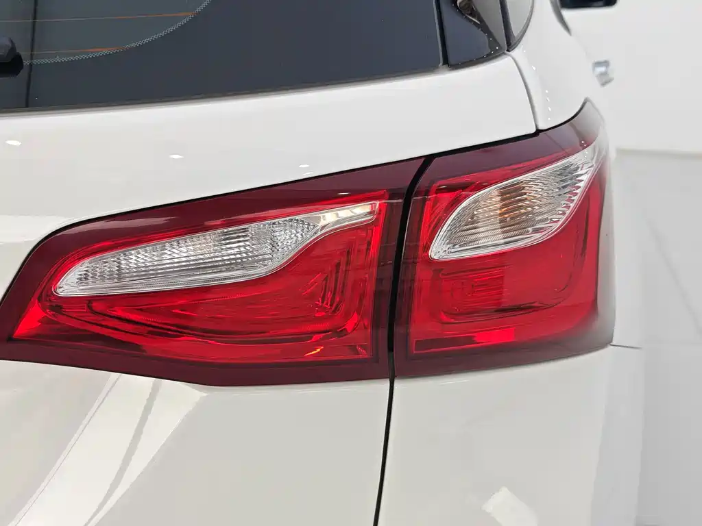 Chevrolet Equinox — миниатюра 18