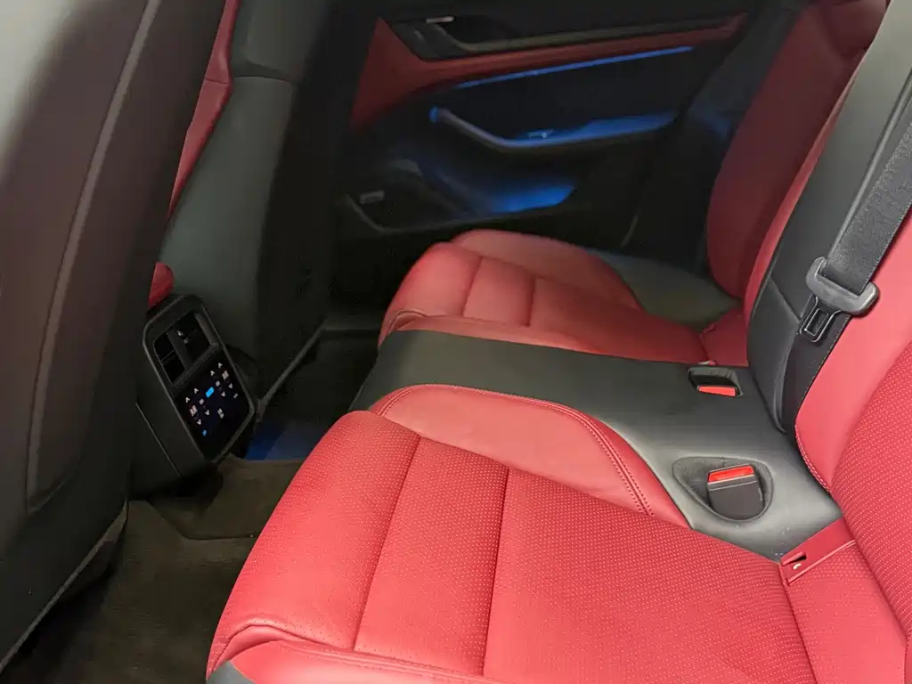 Porsche Taycan — миниатюра 12