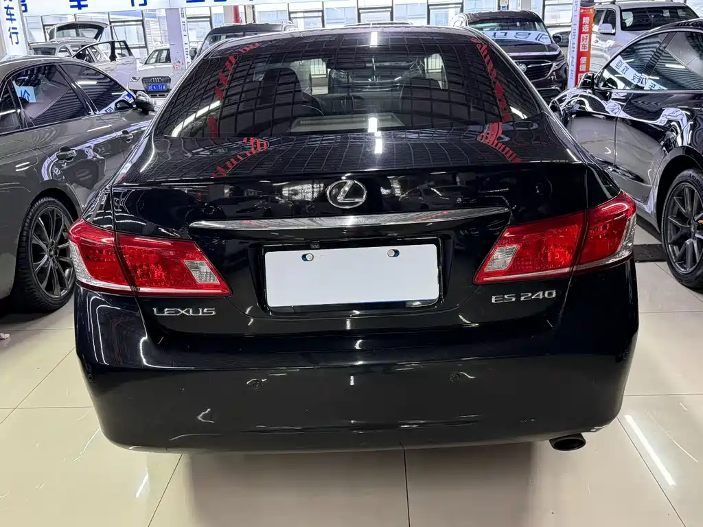 Lexus ES — миниатюра 5