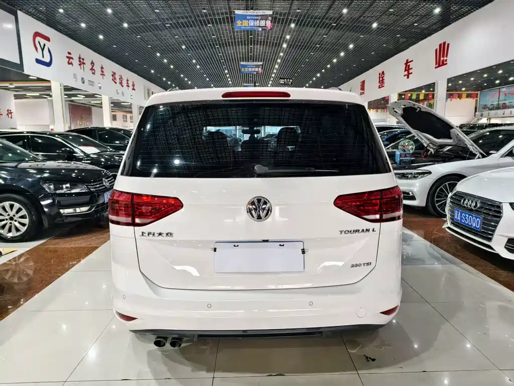 VOLKSWAGEN TOURAN