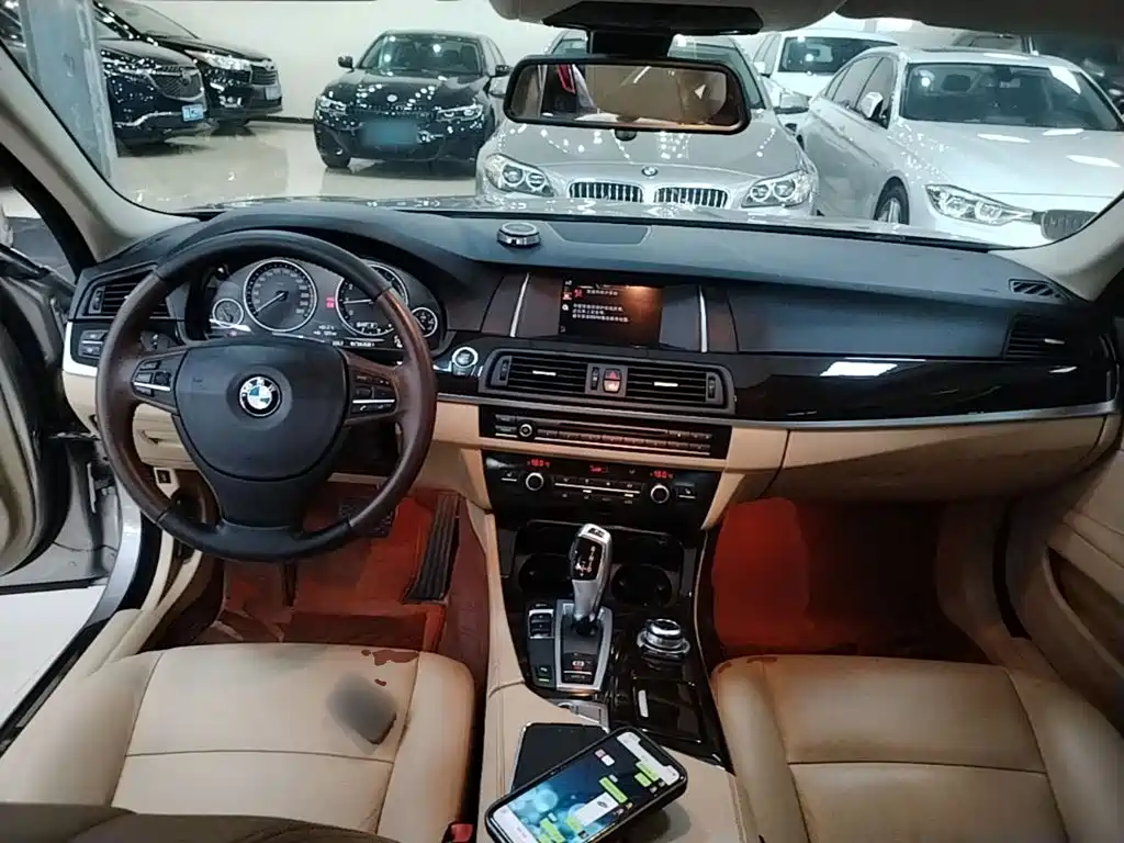 BMW 5 Series — миниатюра 10