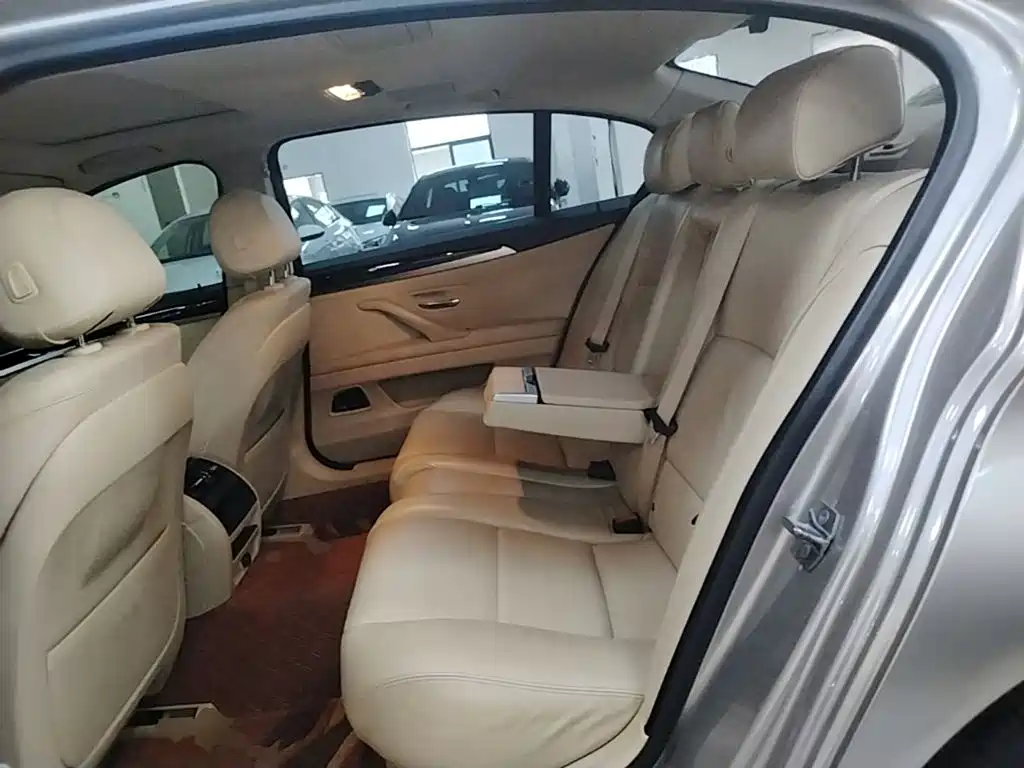 BMW 5 Series — миниатюра 17