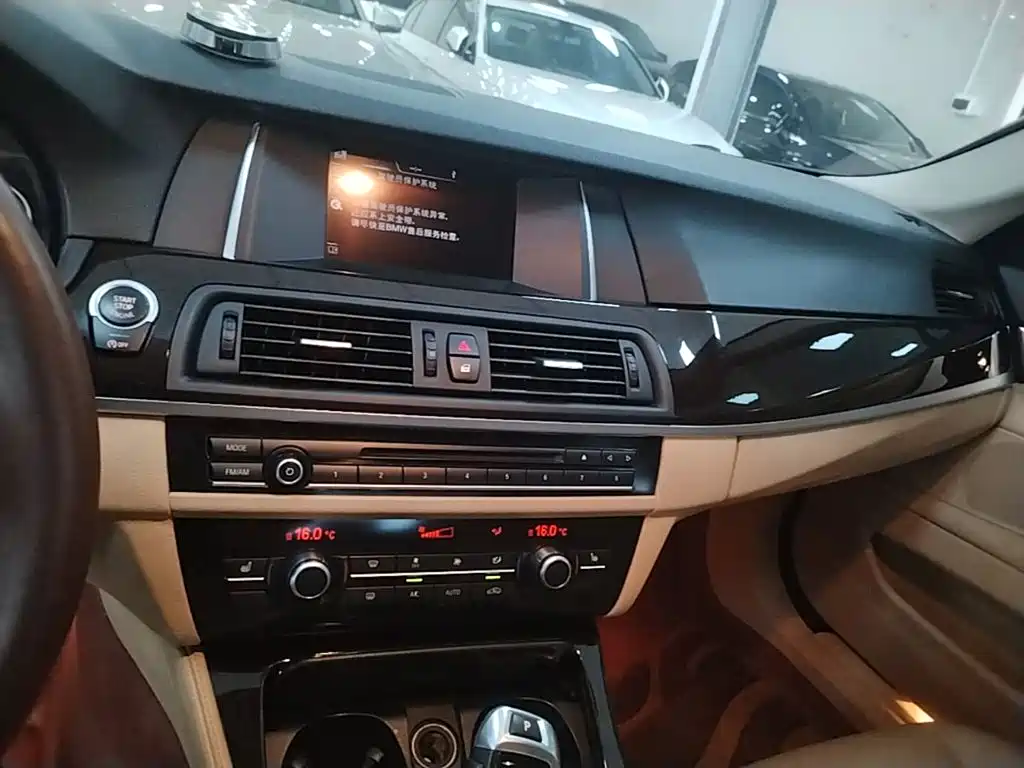 BMW 5 Series — миниатюра 13