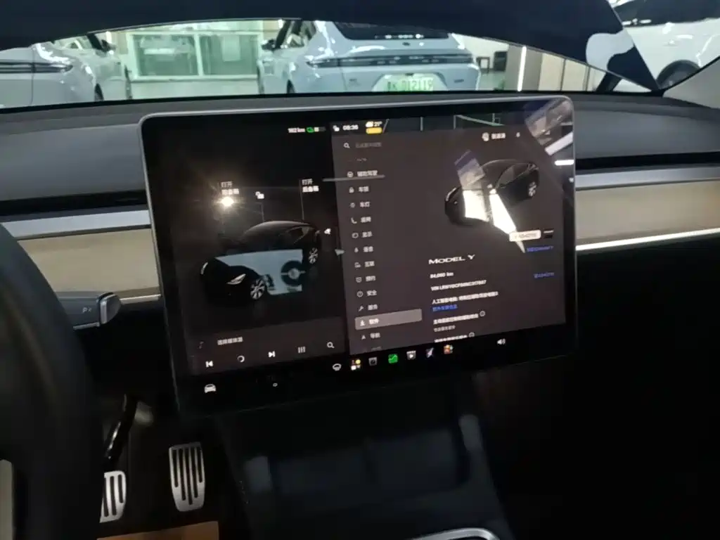 Tesla Model Y — миниатюра 13