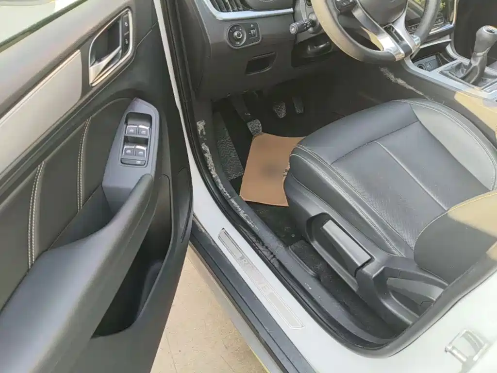 Roewe RX5 — миниатюра 16
