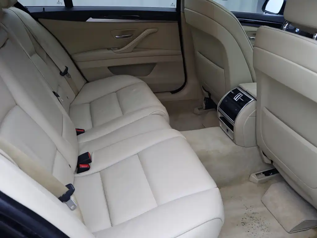 BMW 5 Series — миниатюра 11