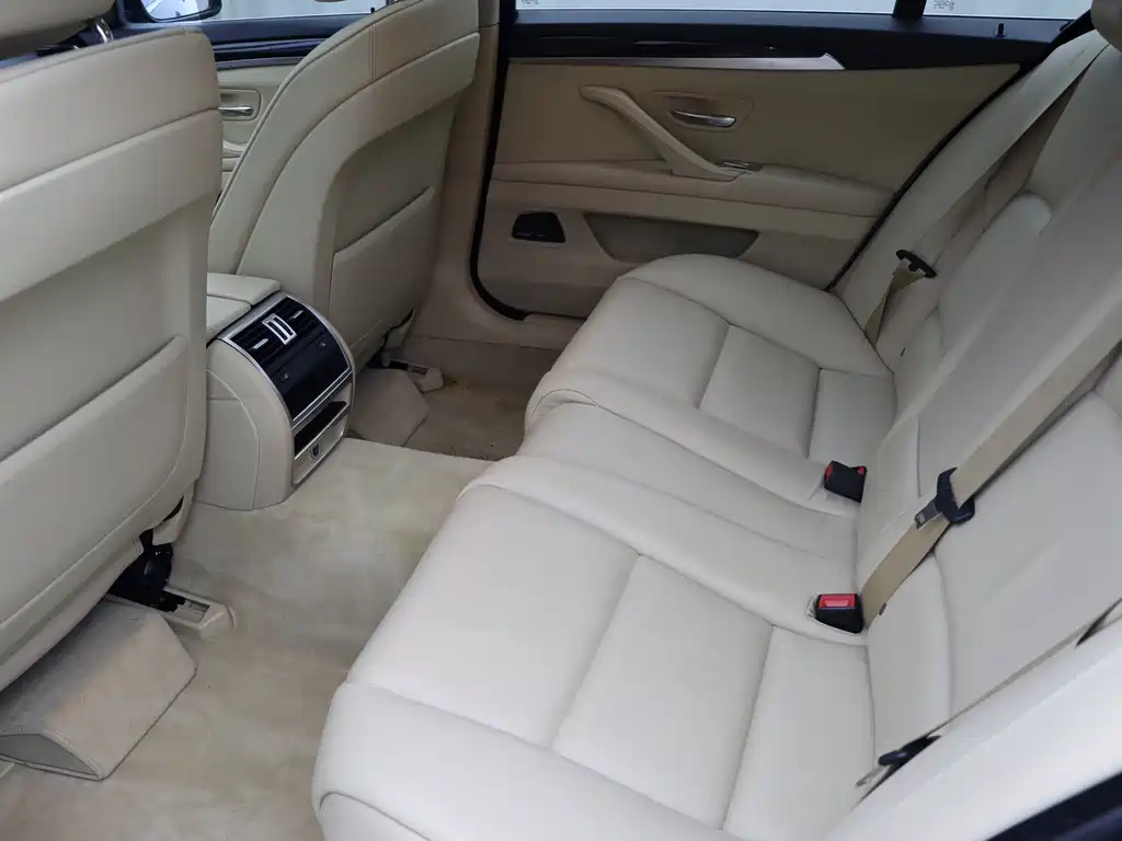 BMW 5 Series — миниатюра 12