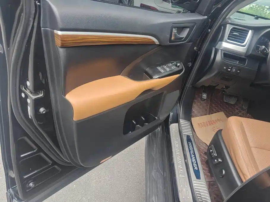 Toyota Highlander 2021 2.0T Luxury 7 мест