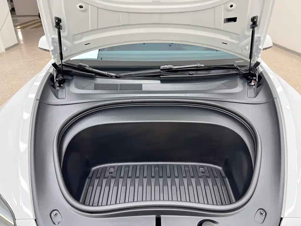 Tesla Model 3 — миниатюра 13