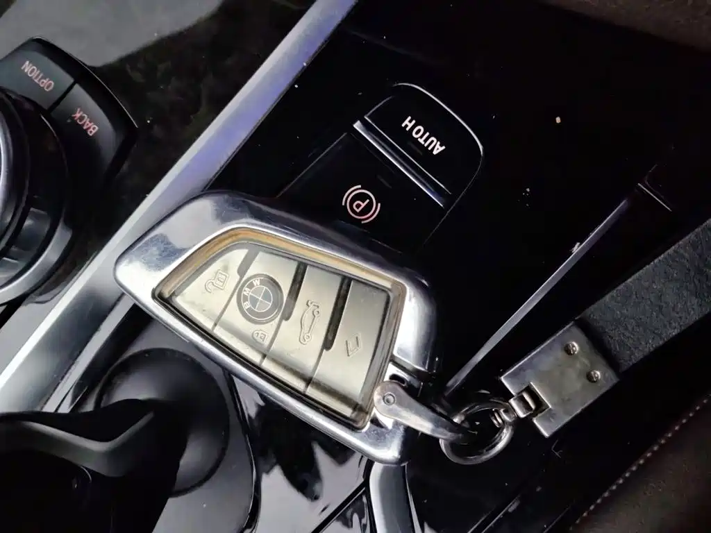 BMW 5 Series — миниатюра 9