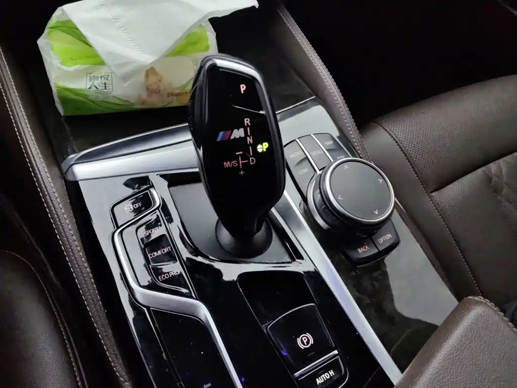 BMW 5 Series — миниатюра 15