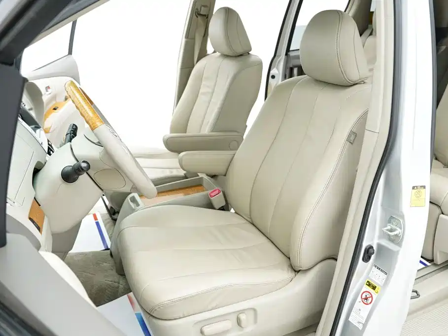 Toyota Previa — миниатюра 5