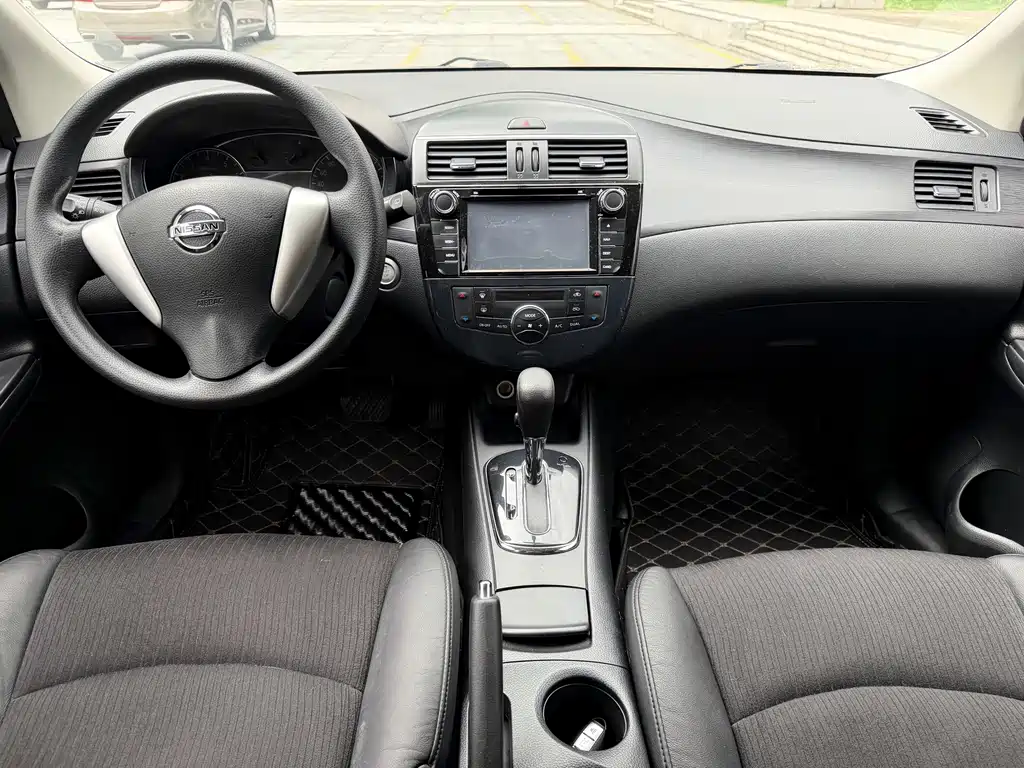 Nissan Tiida — миниатюра 7