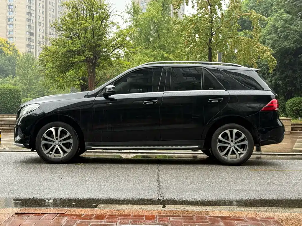 Mercedes-Benz GLE (Import) — миниатюра 7