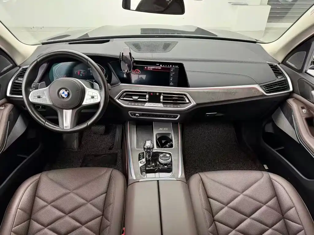 BMW X5 2022 xDrive 30Li Premium M Sport