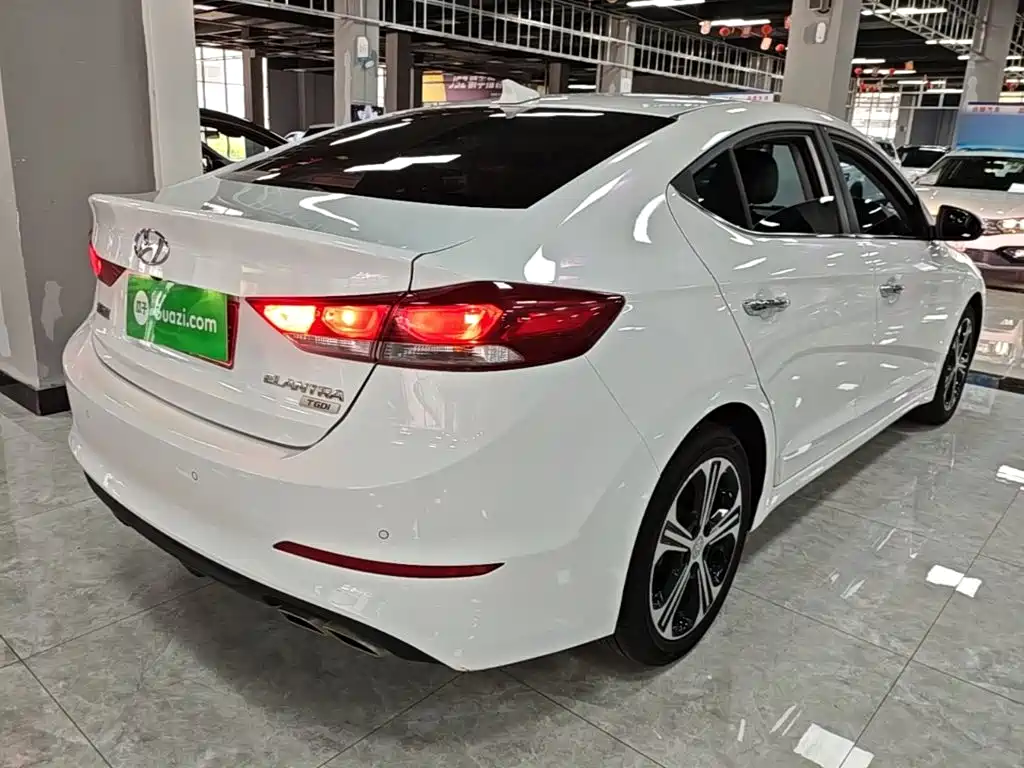 Hyundai Elantra — миниатюра 7