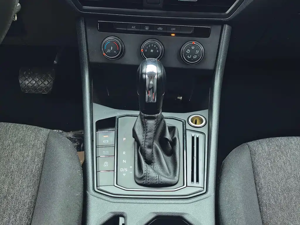 Volkswagen Lavida — миниатюра 7