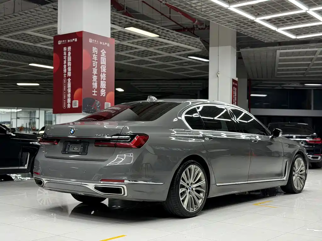 BMW 7 Series — миниатюра 6