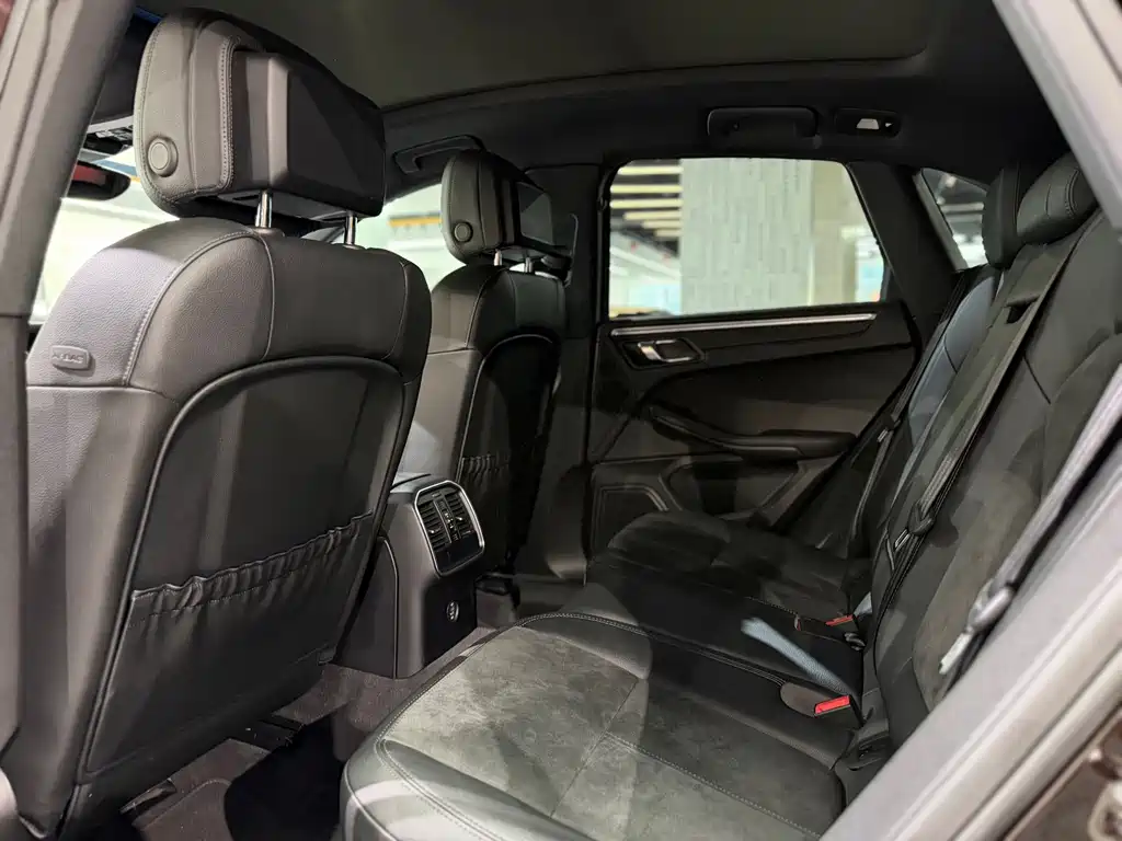 Porsche Macan — миниатюра 7