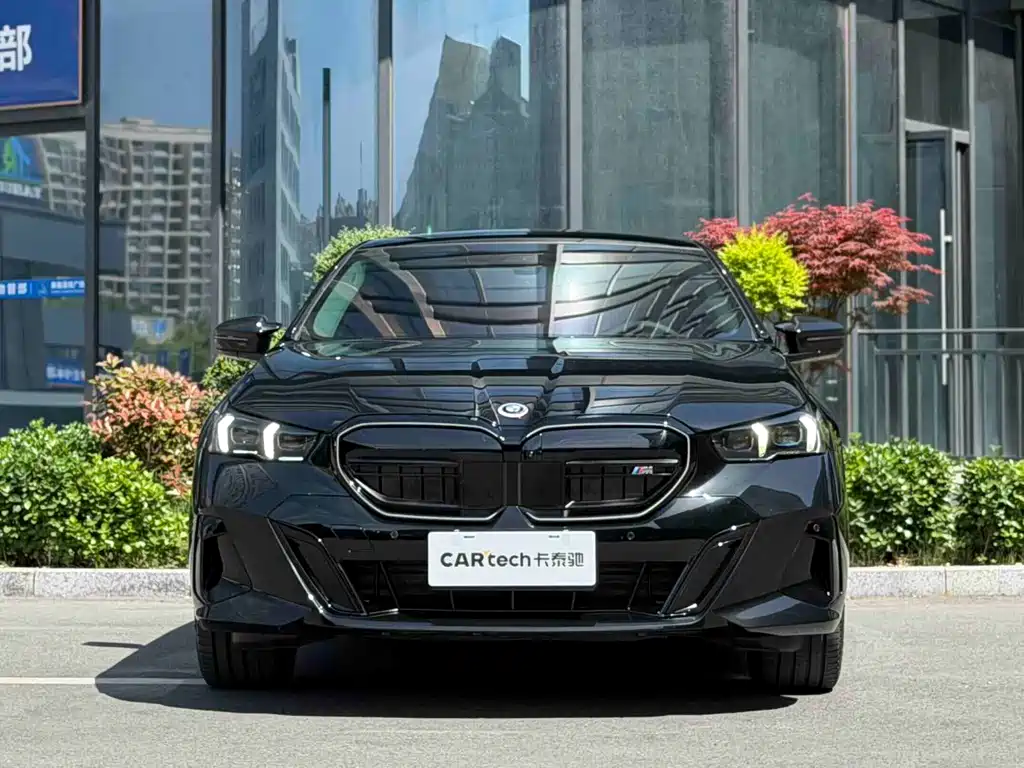 BMW 5 Series — миниатюра 2