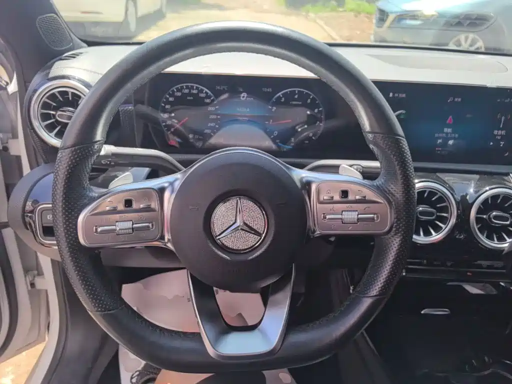 Mercedes-Benz A-Class — миниатюра 11