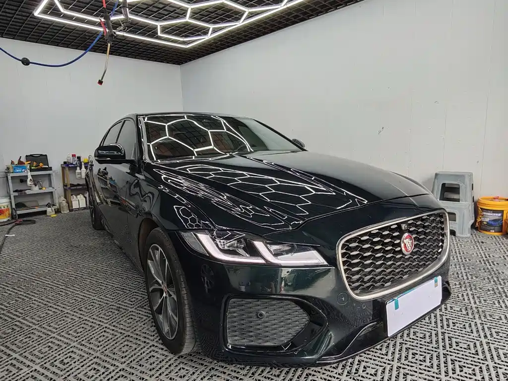 Jaguar XFL — миниатюра 3