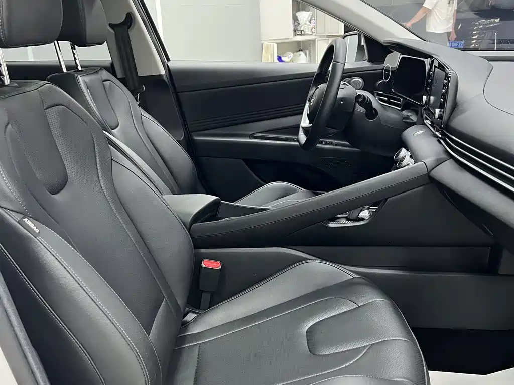Hyundai Elantra — миниатюра 9