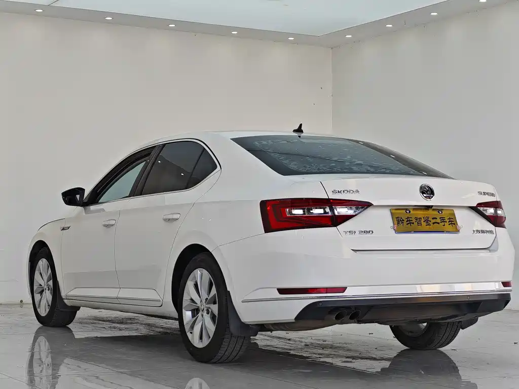 Skoda Superb — миниатюра 4