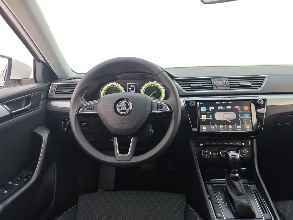 Skoda Superb — миниатюра 17