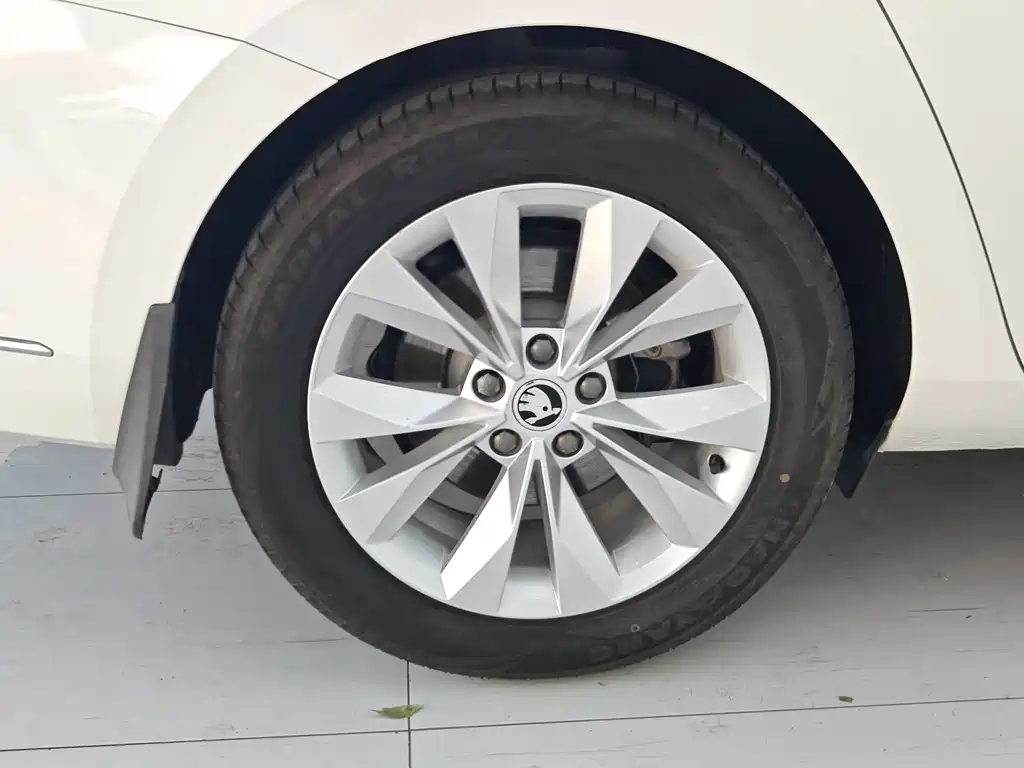 Skoda Superb — миниатюра 15