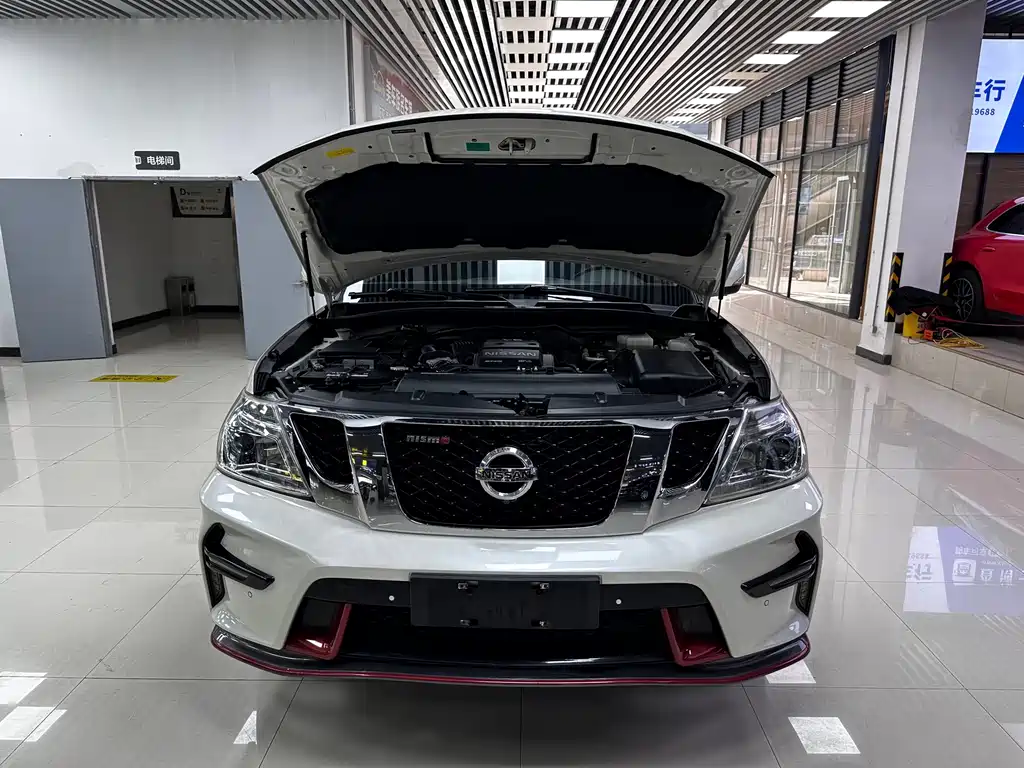 Nissan Patrol — миниатюра 15