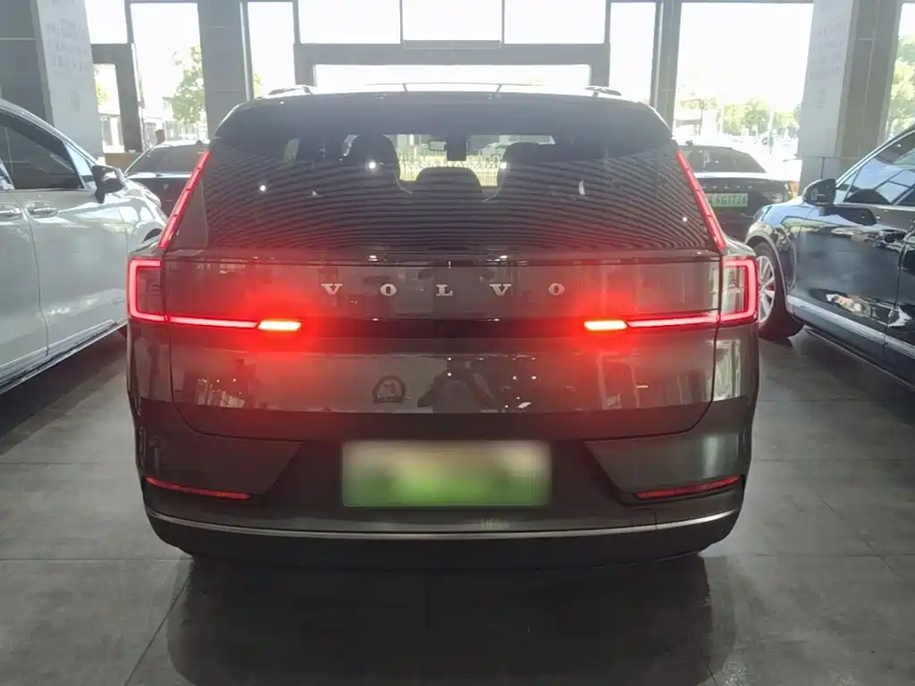 Volvo XC70 PHEV — миниатюра 6