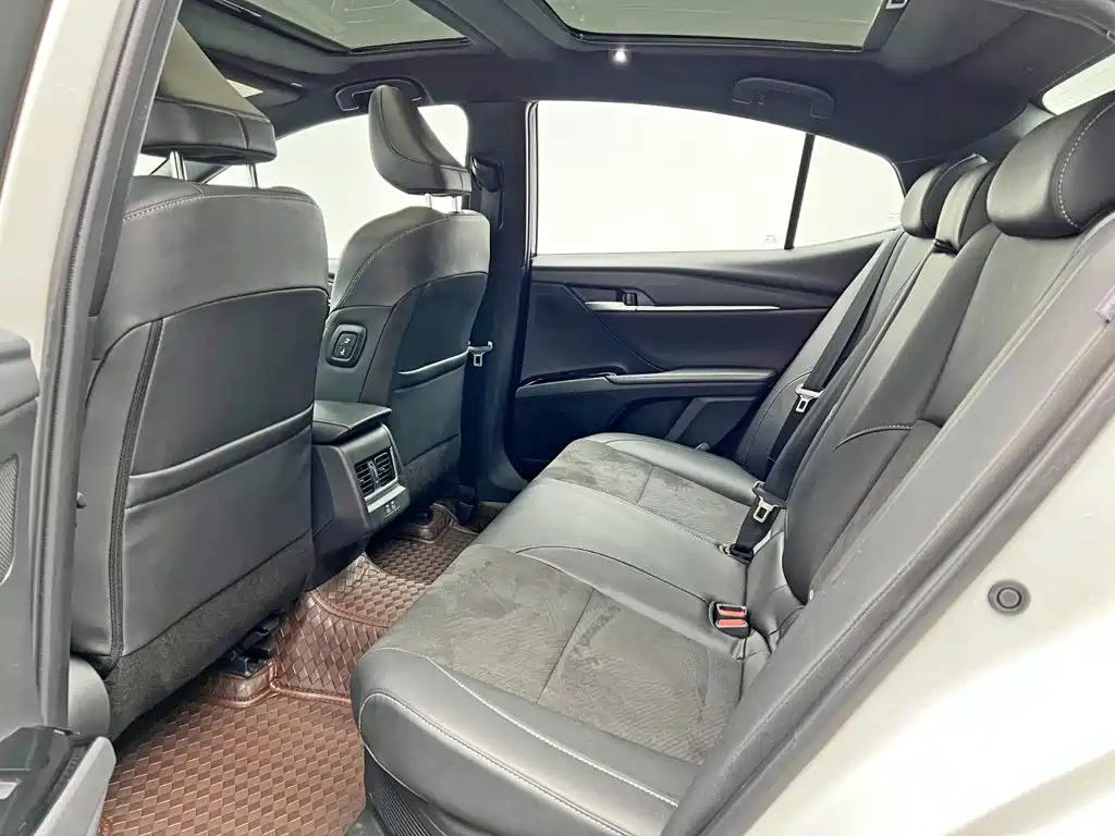 Toyota Camry — миниатюра 16