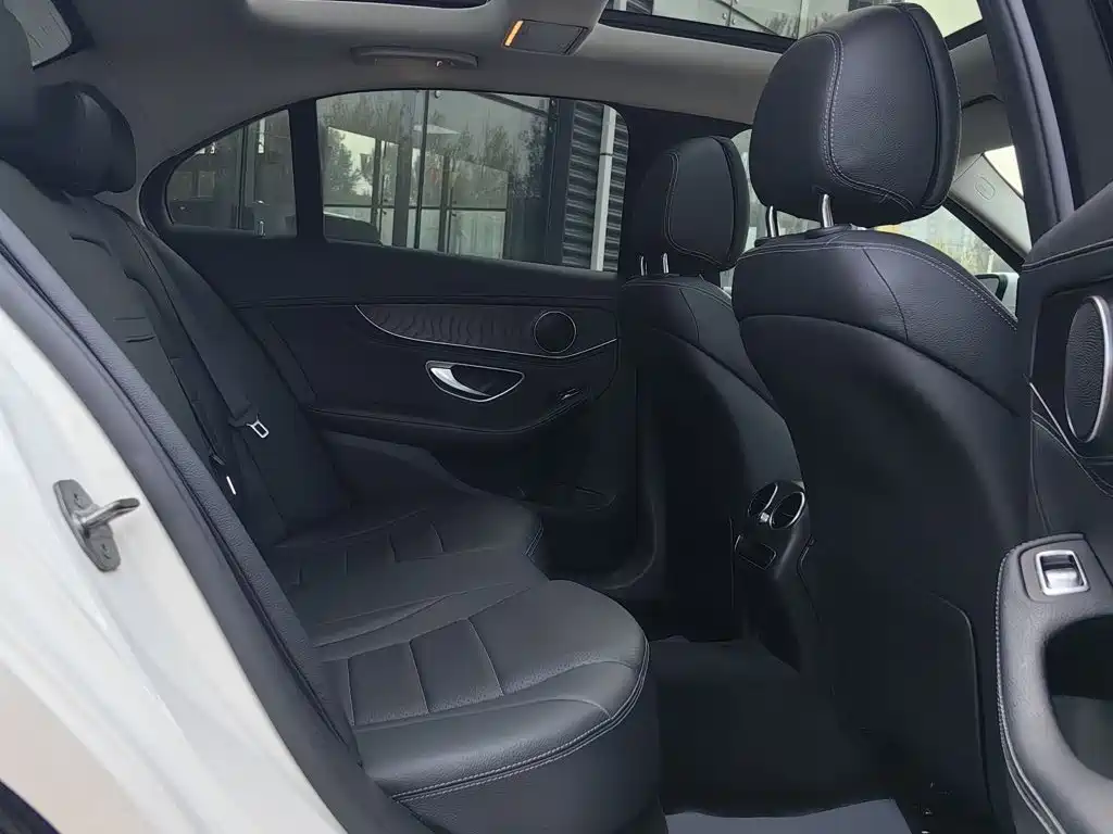 Mercedes-Benz C-Class — миниатюра 18