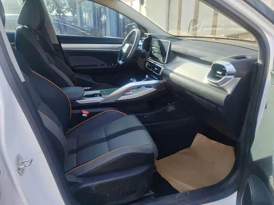 Geely Binyue — миниатюра 8