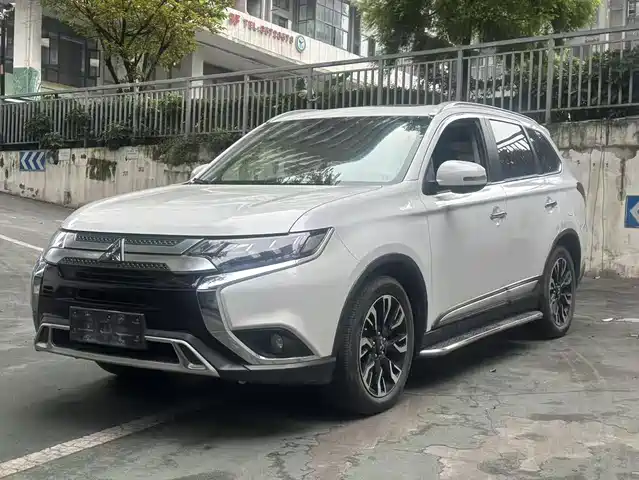 MITSUBISHI OUTLANDER 2020