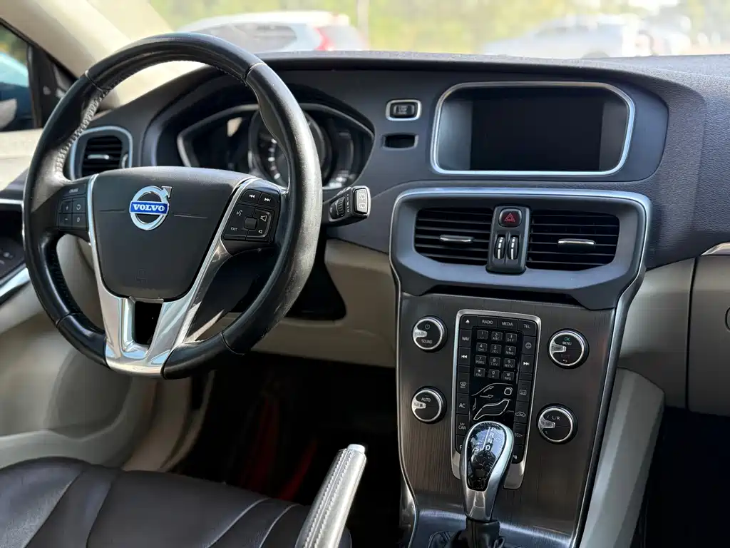 Volvo V40 — миниатюра 10