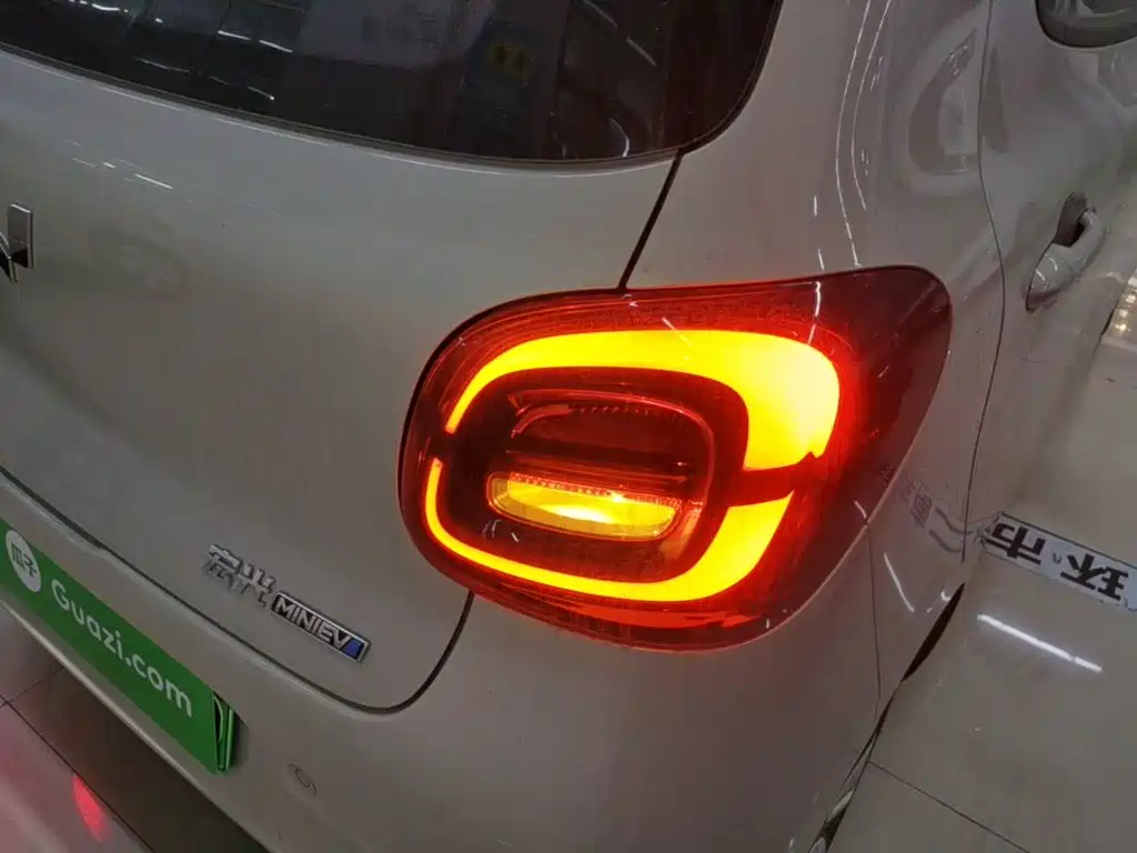 Wuling MINIEV — миниатюра 8