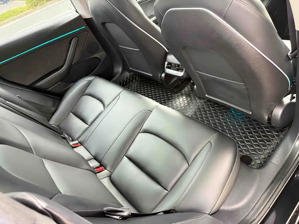 Tesla Model 3 — миниатюра 20