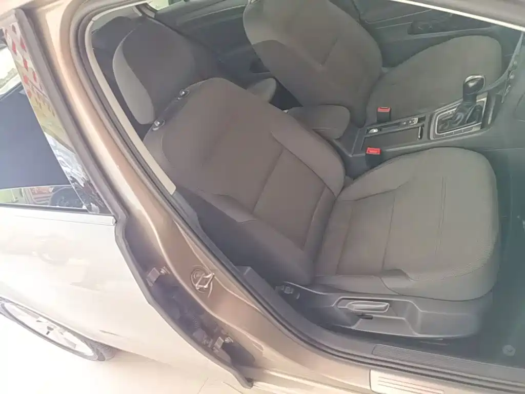Volkswagen Golf — миниатюра 25