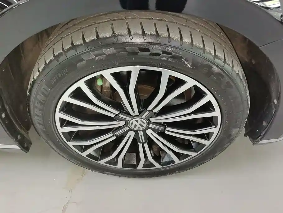 Volkswagen Phideon — миниатюра 6